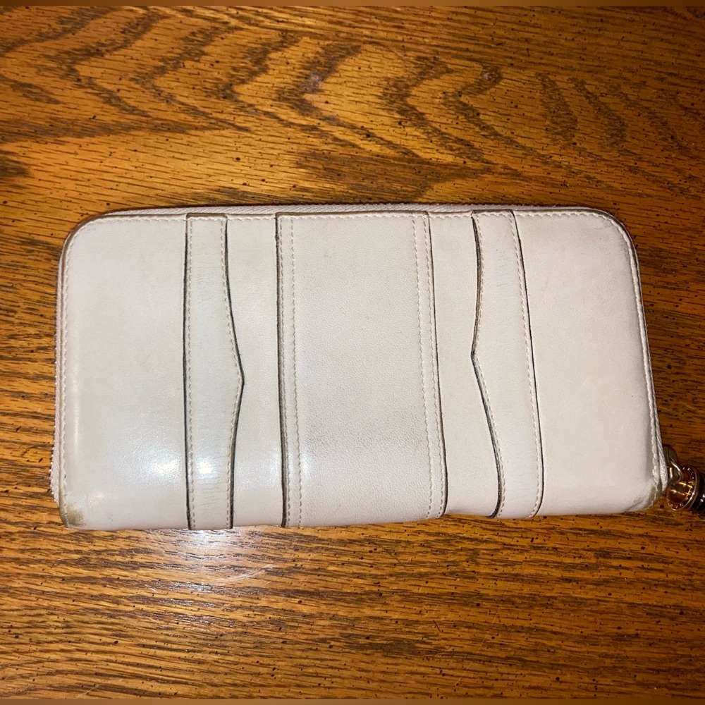 BVLGARI Long Zippered Wallet Clutch Wallet - Cream